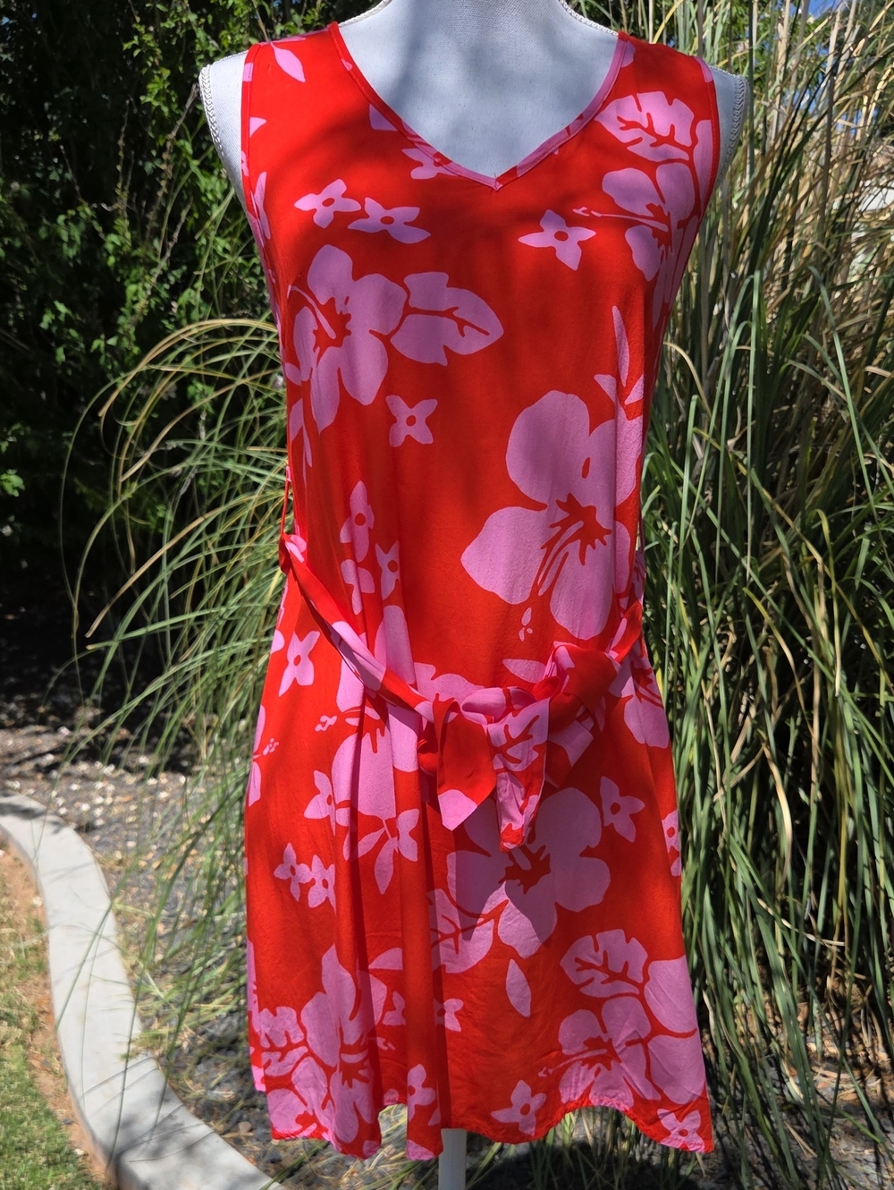 TAHITIAN Red & Pink Floral Sleeveless  Sm